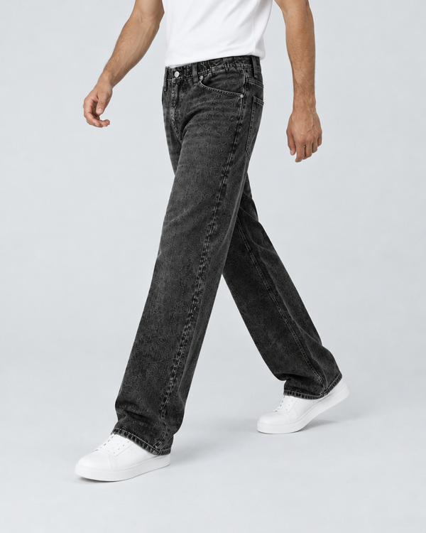 Washed Black jeans, Three-quarter walk