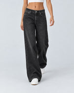 Washed Black jeans, Three-quarter walk